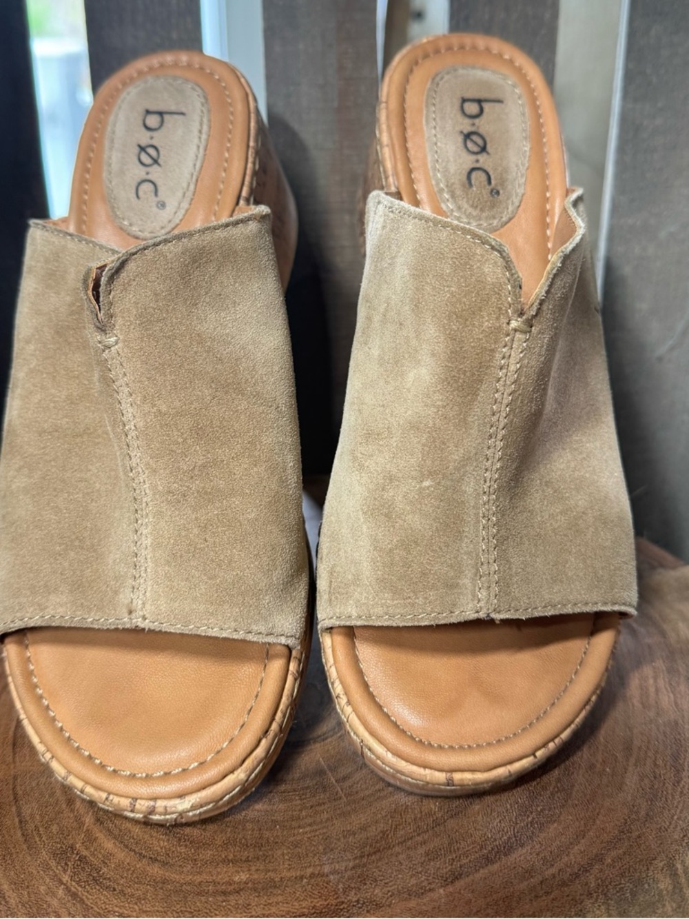 b.o.c. Tan Leather Slide Cork Wedge Sandal in Taupe/Tan Size 6